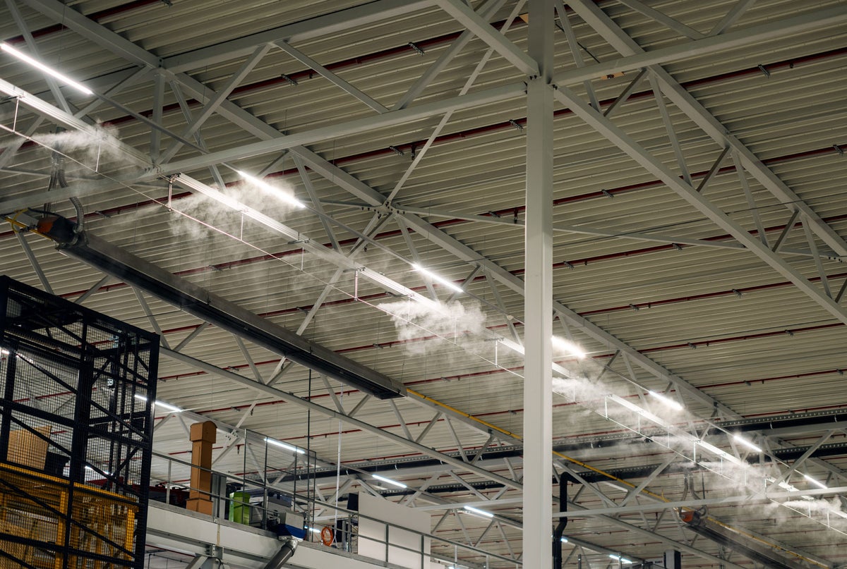 Verneveling in de fabriek bij Holbox Verneveling in de fabriek bij Holbox