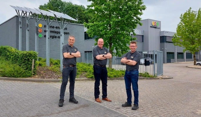 2500 zonnepanelen op het dak van de Holbox nieuwbouw in Roermond 2500 zonnepanelen op het dak van de Holbox nieuwbouw in Roermond
