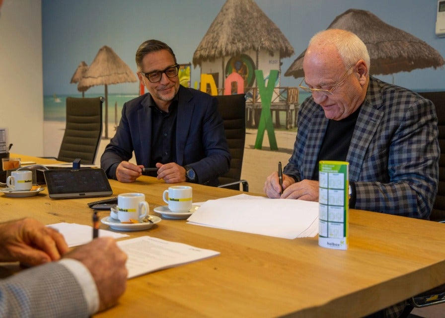 Holbox tekent voor nieuwe drukpers Holbox tekent voor nieuwe drukpers